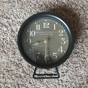 Black Metal Table Clock